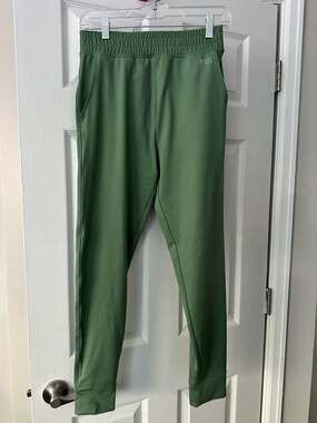 PINK Active High Waist Full Length Skinny Jogger in Olive Green